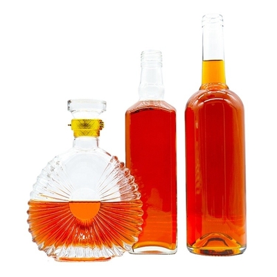 375ml 500ml 700ml 750ml 다양한 크기의 유리 음주 병 보드카 위스키 럼 진
