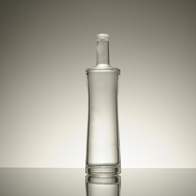 크리스탈 화이트 글래스 소재와 엠보스 스타일의 700ml 정사각형 위스키 유리 병
