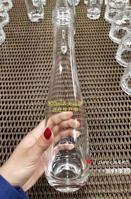 고객 로고 인쇄 750ml 맑은 얼음 유리 병 음주 알코올 위스키 진 보드카