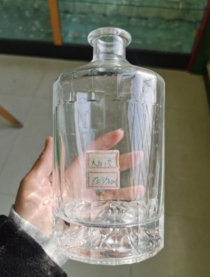 500ml 700ml 750ml 1000ml 위스키 브랜디 럼 진을 위한 유리 뜨거운 스탬핑 술 병