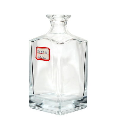 위스키 공급을 위한 맞춤형 용량 100-1000ml 맑은 정사각형 유리 스프레이 병