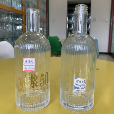 500ml 슈퍼 플린트 재료 와드카 위스키 진을 위한 맑은 흰색 유리 병