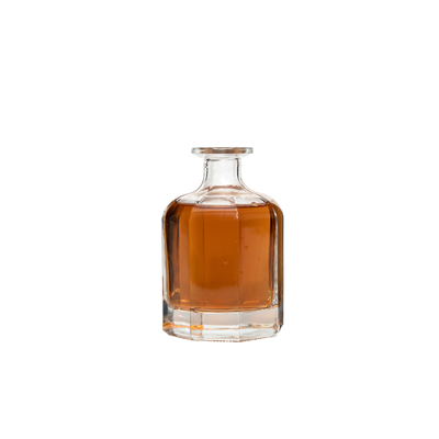 브랜드 위스키를 위해 750ml Custom Embossed Logo Wine Glass Flask in Clear Color