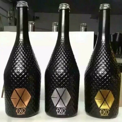 750ml 블랙 레이블 위스키 유리 병 디칼 표면과 코크 폐쇄 시스템