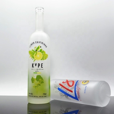 700ml 위스키 보드카 유리 병 크리스탈 유리 재료와 정교한 모습