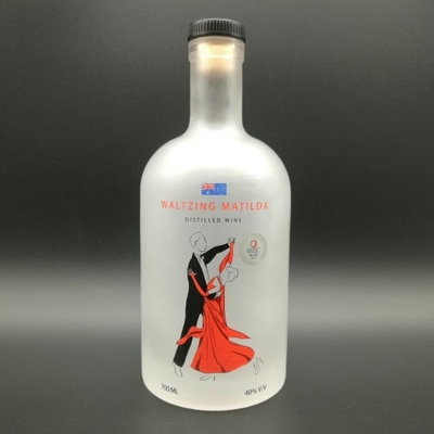 700ml 위스키 보드카 유리 병 크리스탈 유리 재료와 정교한 모습