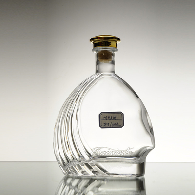 700ml 슈퍼 플린트 유리 물질 맑은 보드카 스프리트를위한 위스키 병