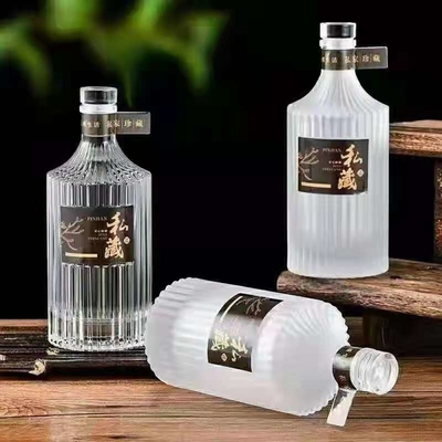 500ml 슈퍼 플린트 재료 와드카 위스키 진을 위한 맑은 흰색 유리 병