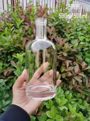 500ml 슈퍼 플린트 재료 와드카 위스키 진을 위한 맑은 흰색 유리 병