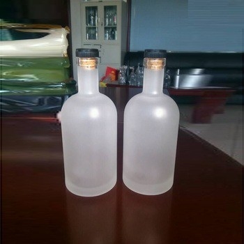 500ml 맞춤형 스크린 인쇄 Frosted Crown Royal Whisky Vodka 진 유리 병 코크