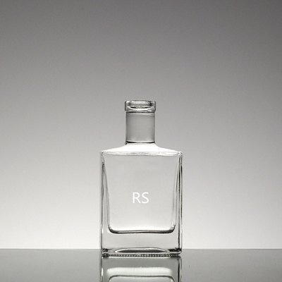 로고 인쇄 0.5L 나비 모양 유리 병에 크리스탈 화이트 알코올을 사용자 정의 할 수 있습니다
