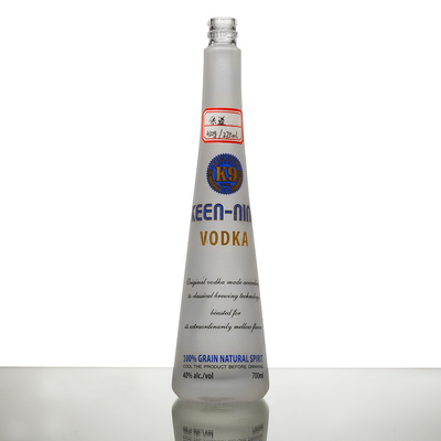 500ml 700ml 750ml 둥근 빈 유리 병 Super Flint Glass 물질로 만든 코크와 함께