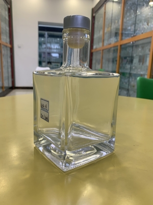 500ml 700ml 750ml 1L 유니크 퀘어 모양 유리 술 병 수액 보드카 정제 술