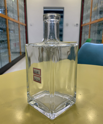 500ml 700ml 750ml 1L 유니크 퀘어 모양 유리 술 병 수액 보드카 정제 술