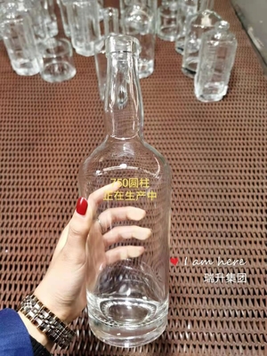 500ml 700ml 75cl 얼음 물질에 와드카 위스키 리커를위한 슈퍼 플린트 유리 병