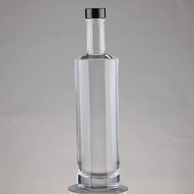 70cl 700ml의 보드카 병은 두꺼운 밑부분과 코크 밀폐 유형을 가진 슈퍼 플린트 유리로 만들어집니다.