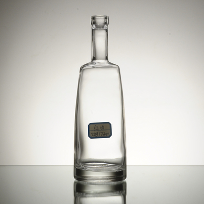 병 제조업체는 슈퍼 플린트 유리 소재로 750ml 위스키 유리 병을 제공합니다.