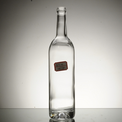 병 제조업체는 슈퍼 플린트 유리 소재로 750ml 위스키 유리 병을 제공합니다.