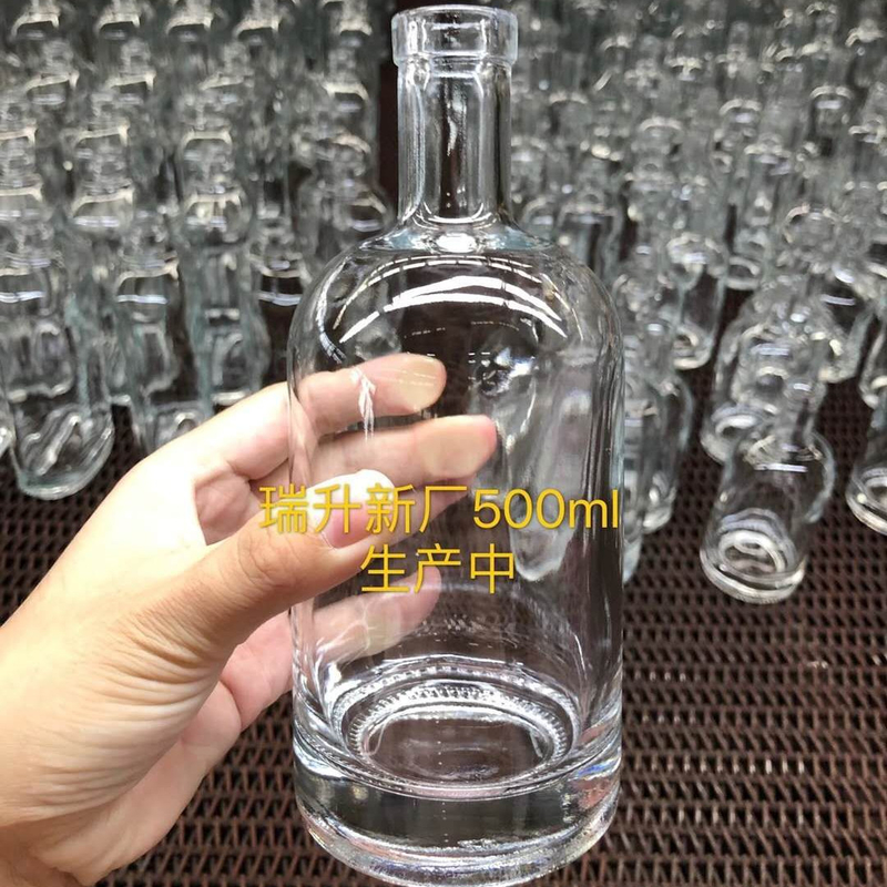 전기 접착 주문 디자인 녹화 된 유리 병 보드카 / 브랜디 / 위스키 500ml 700ml